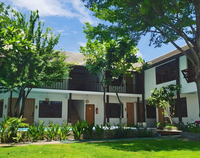 Exterior & Views