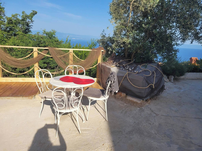 Outdoor dining 4, Apartment With Heated Pool Jacuzzi sea View, Lovran