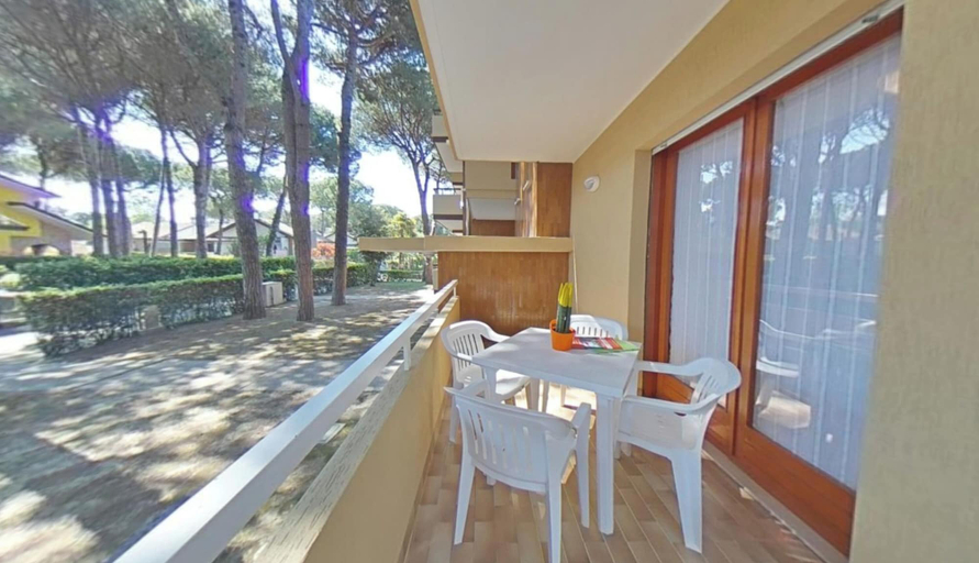 Balcony 4, Kid Friendly Flat in a Quiet Green Zone of Lignano, Udine