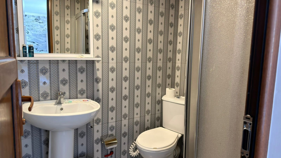 Bathroom, Akman Swiss Hotel, Batumi