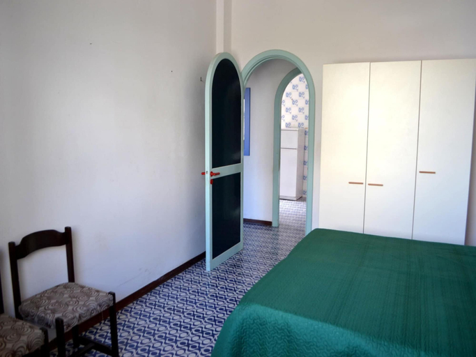 Room 3, Nami Holiday Home for six Guests With Outdoor Space, Lecce