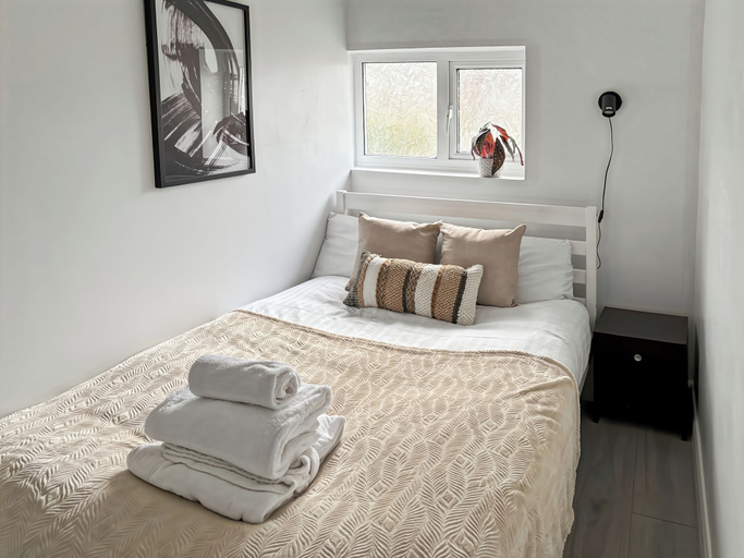 Room 4, Cozy Hideaway With Hot Tub & Sauna Sleeps 7, East Sussex