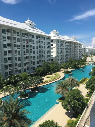 Pool 2, 1 Bedroom Beachside Condo in Cha-am, Cha-Am