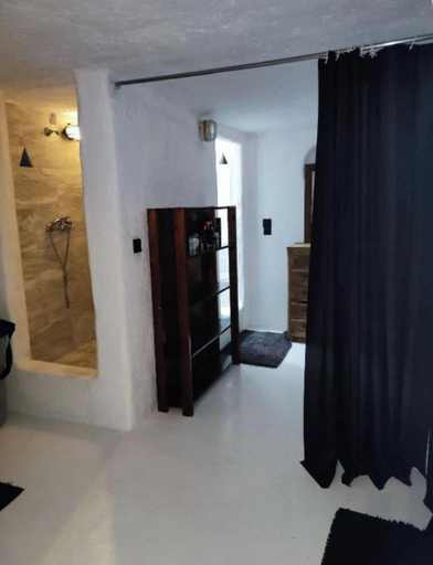 Bathroom shower, Charming Holiday House in Mikonos With Garden View, South Aegean