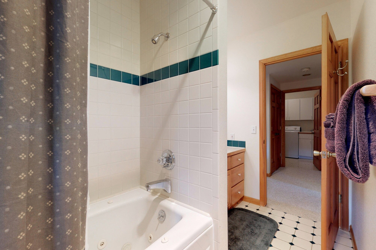 Bathroom 2, Great Location Near National Park & Town With a Deck & Mountain View, Larimer