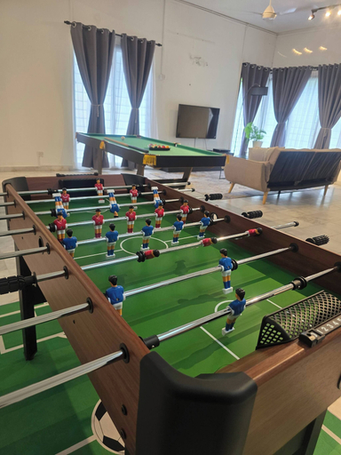 Game room 4, Bayan Lepas Getaway - Nature Views & BBQ Haven, Penang Island