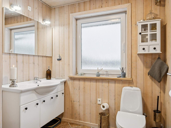 Bathroom 3, 4 star holiday home in Hovborg, Vejen