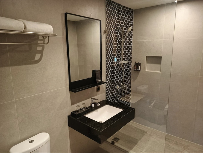 Bathroom 5, BW Express Jakarta Tanah Abang, Jakarta Pusat
