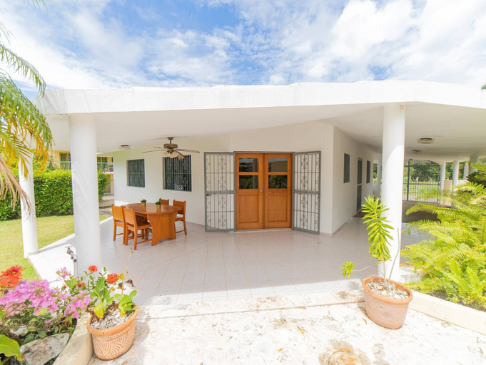 Outdoor dining 4, Casati Family House, Great Pool & Garden!, Sosua