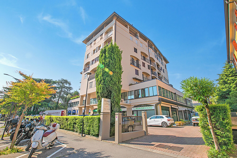 Exterior 4, Bono Deluxe: 3BR Home in Desenzano, Brescia