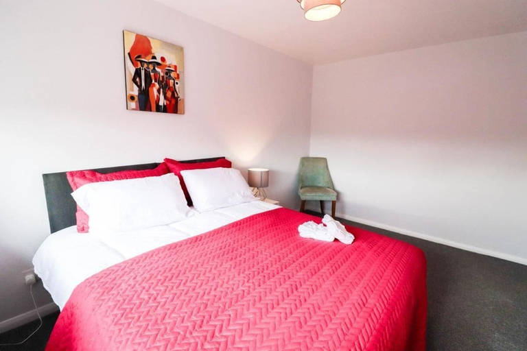 Room 2, Polperro House - Stylish & Chic 2bed Hse, London