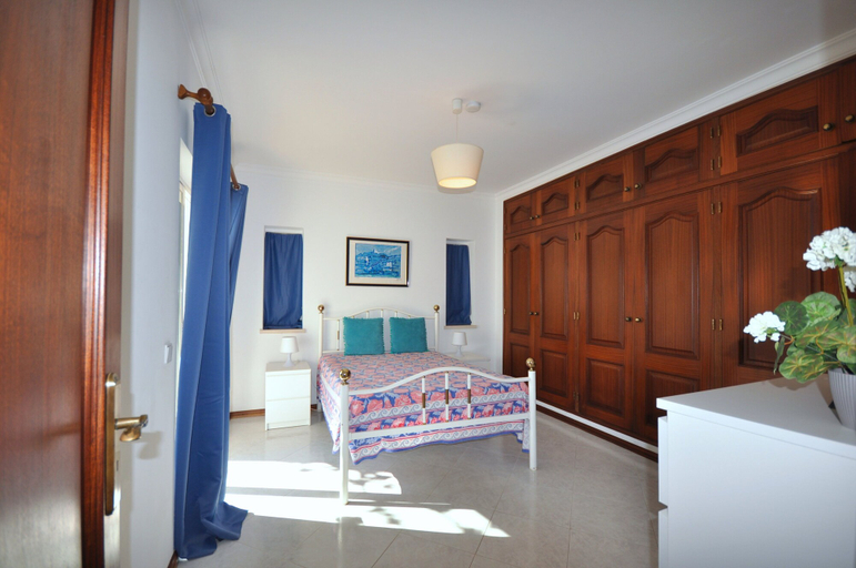 Others 2, Charming Villa, Private Pool, Walking Distance to Centre, Free AC & Wifi, Loulé
