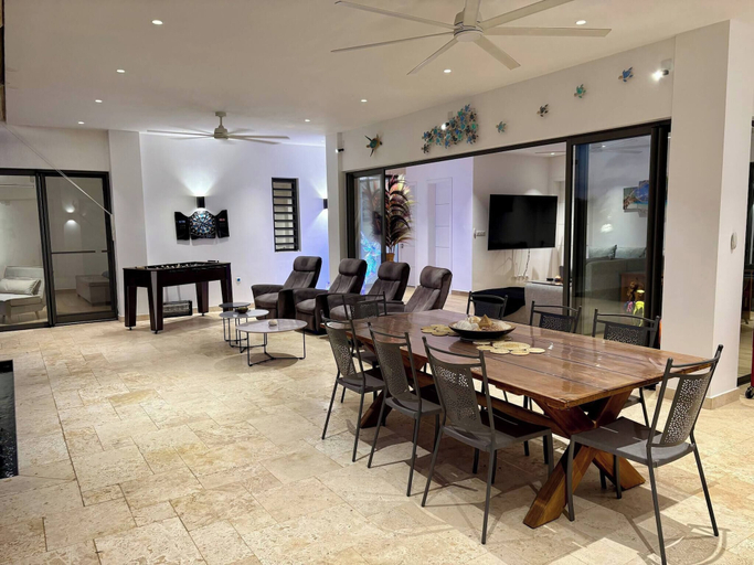 Dining, Exceptional Villa With Pool in Grand Baie