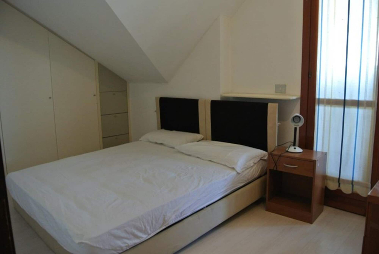 Room 2, Central Flat With Covered Terrace, Udine