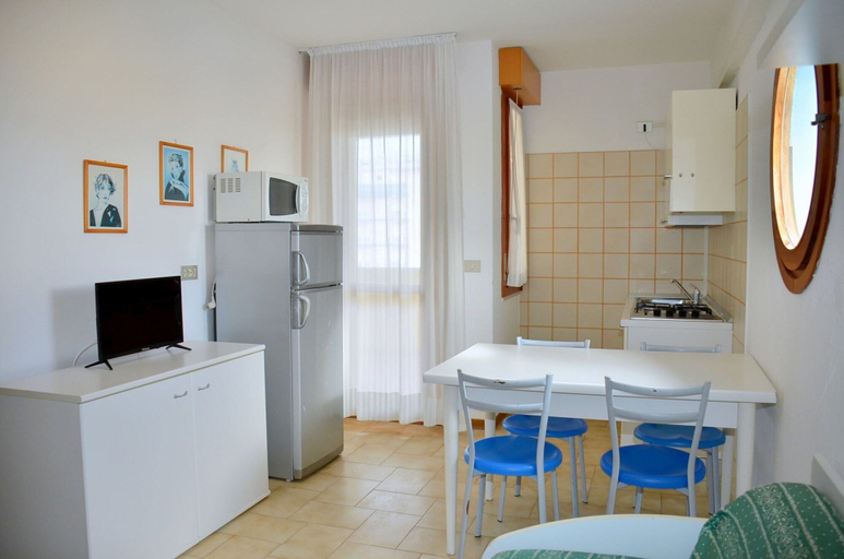 Interior 3, Cozy Two-bedroom Apartment in a Seafront Building, Venezia