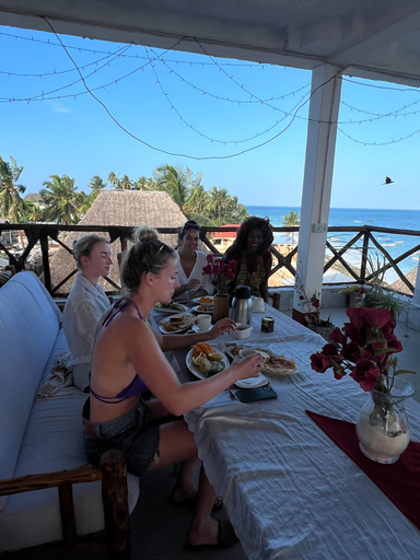 Food & Drinks 5, Room-room Ally at the Beach for 2 - 3 gu, Kaskazini 'A'
