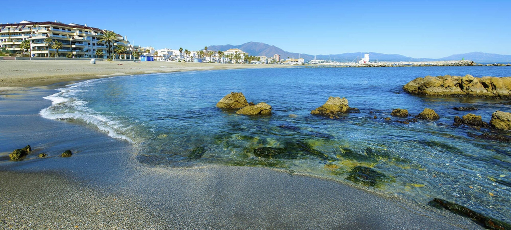 Beach 5, Modern Townhouse 7min Walk Beach and 15 to Duquesa, Málaga
