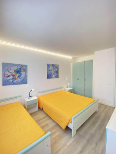Room, Inviting Apartment Near the Beach, Udine