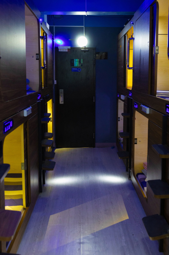 Others 5, STARWAY CAPSULES, Hong Kong Island
