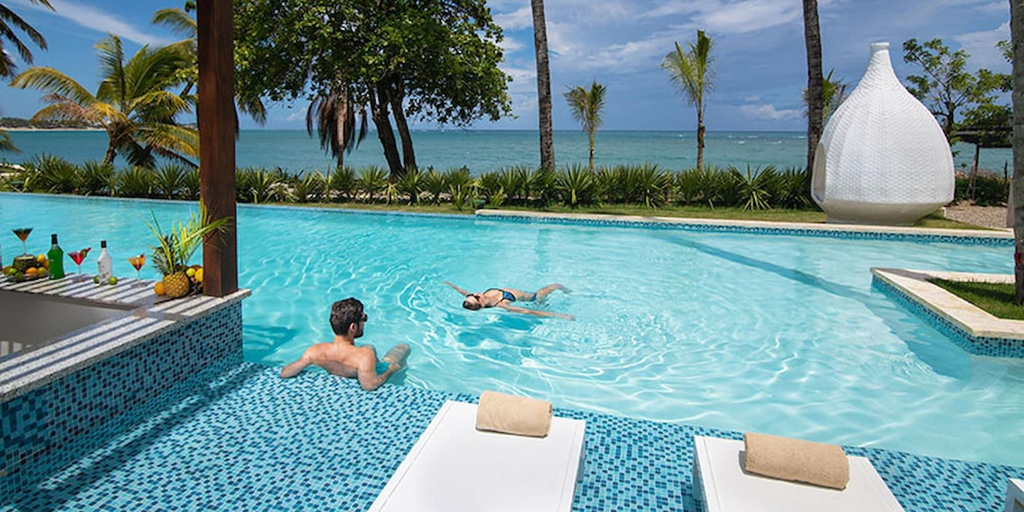 Pool 4, Imperial Suite 3-bedroom Ocean View and Kitchen, Sosua