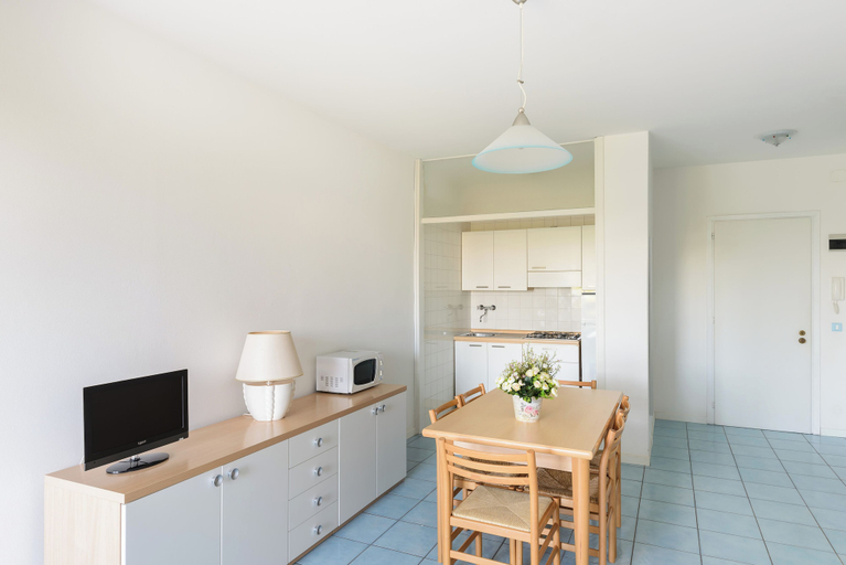 Dining room 2, Bright Flat Only 150mt From the Beach, Udine