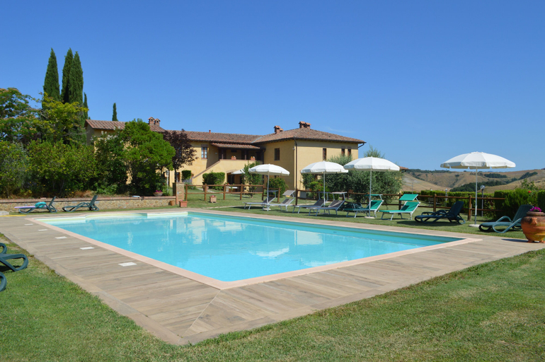 Primary image, Large apartment with shared swimming pool in Crete Senesi, Siena
