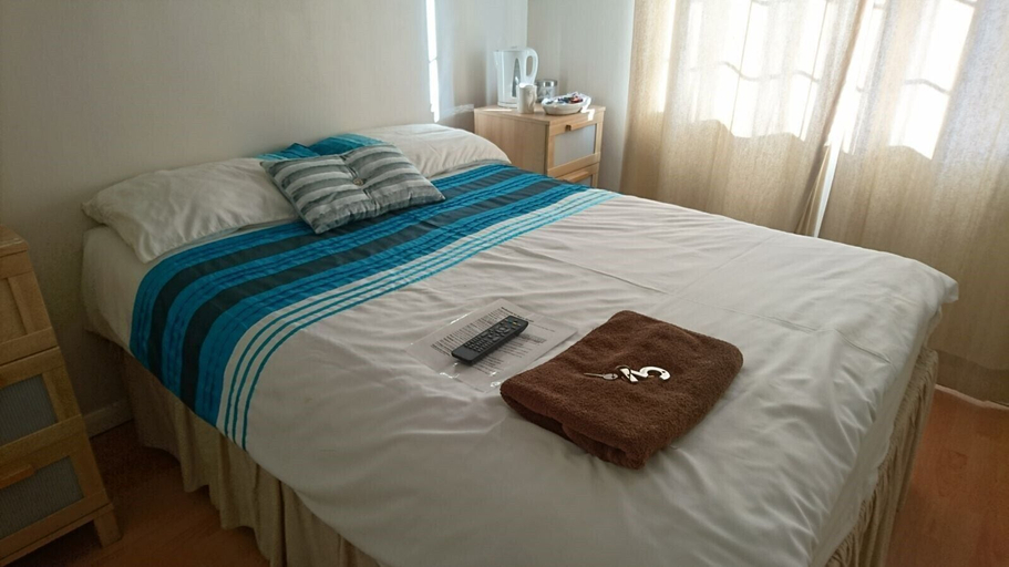 Bedroom 5, Room-en Suite Shower Room Double Room wi, London