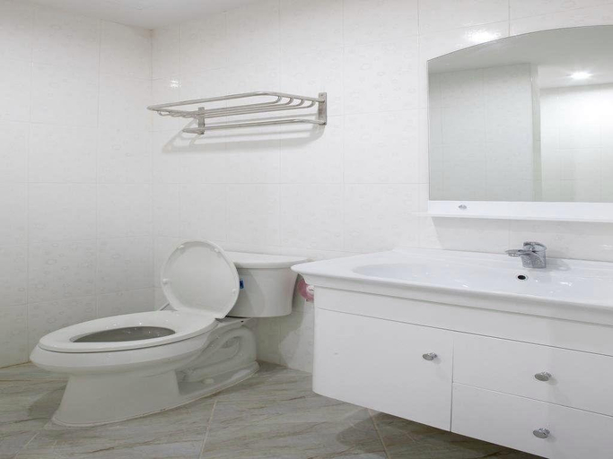 Bathroom 4, Double DD House @MRT Sutthisarn, Huai Kwang