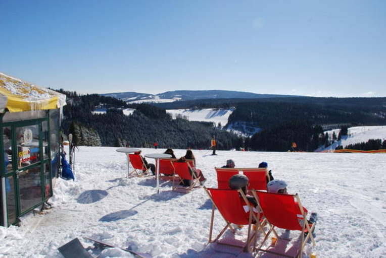 Property grounds 4, Kompakt, Gepflegte Unterkunft mit Balkon, Hochsauerlandkreis