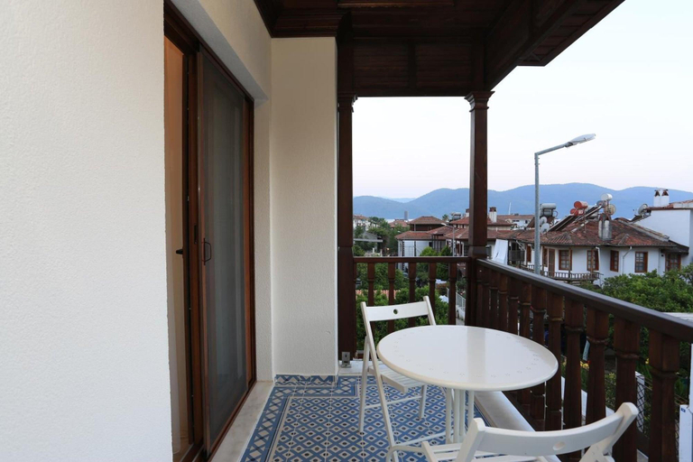 Bedroom 4, Alp Suites Mandalin, Ula