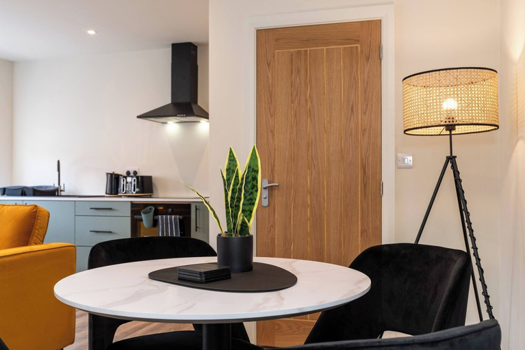 Dining, Aurum 6 - Chic 1BR Stay by DMU & City Centre, Leicester