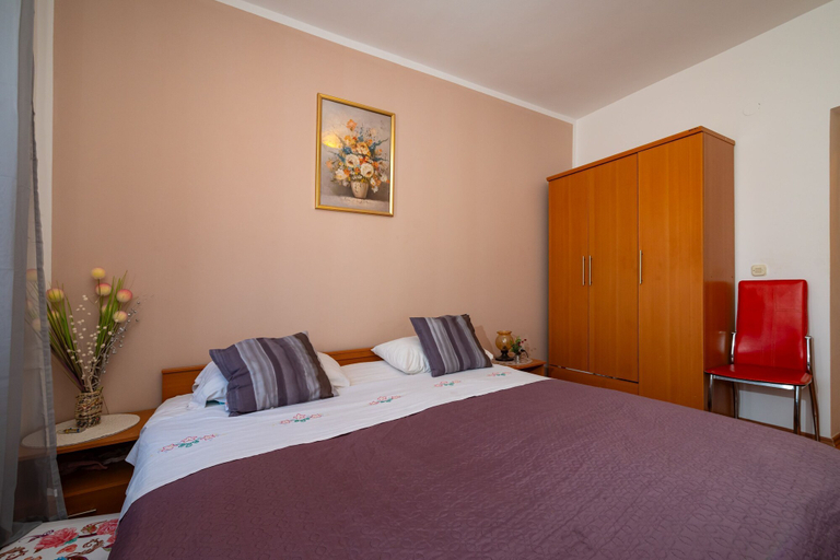Room 2, Say Close to Center and Beach 6 Kd, Novalja