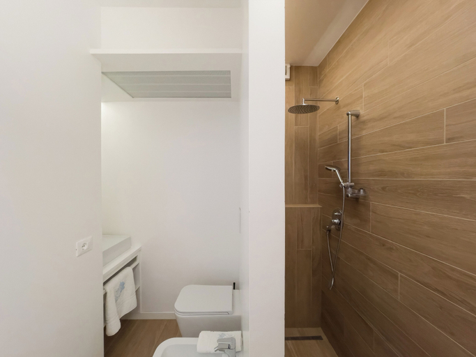Bathroom 2, Modern Seaside Flat With Spacious Balcony, Udine