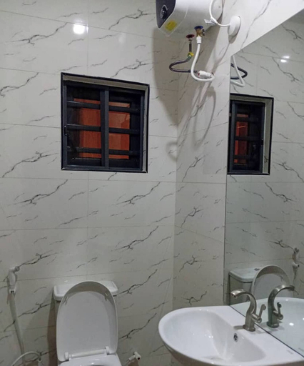 Bathroom 5, Less2more Luxury Suites - Comfort in Style, Agege