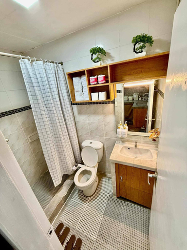 Bathroom 5, Axon Cozy Modern Home N Near The Walking Street, Mabalacat