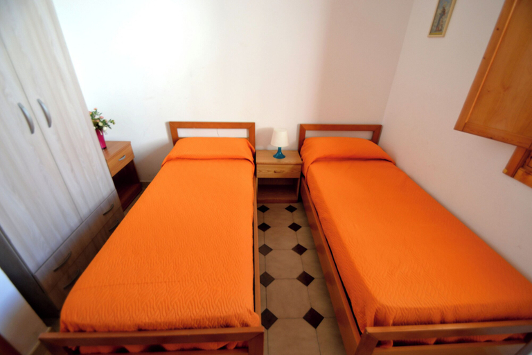 Room 5, Teoma Holiday Home With Climate and Parking for 5 Guests, Lecce