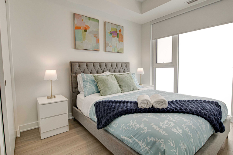Room 3, Modern High-rise Condo w City Views Balcony, Waterloo