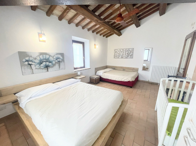 Room 3, Luxurious Umbrian Villa With Private Pool and Stunning Views, Perugia