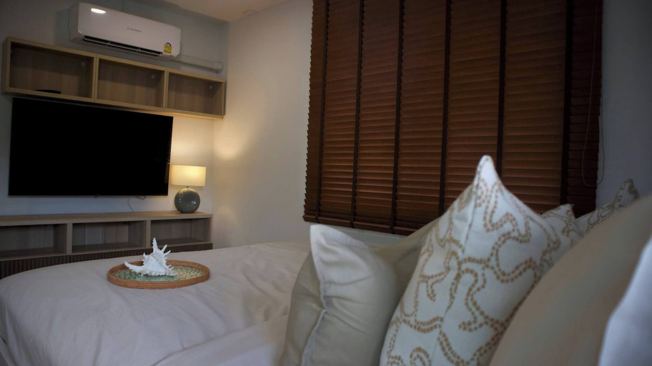 Living room 5, Waterfront Private Residence, Si Racha