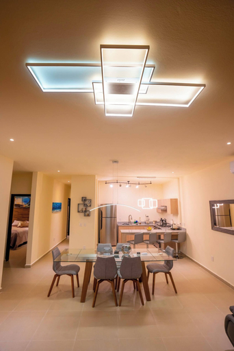 Food & Drinks 5, Luxury Apartment With Poll, Cozumel