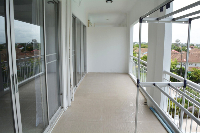 Balcony 2, Modern Pool-view 1-bedroom Condo With Large Balcony - Baan Suan Jomtien, Pattaya
