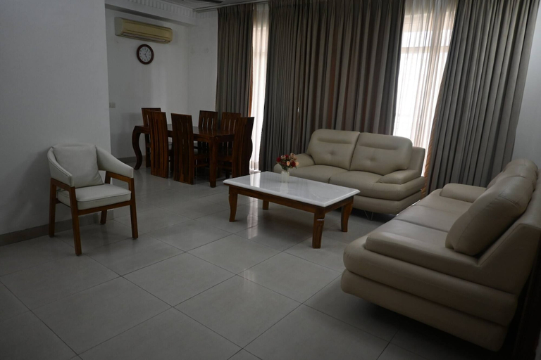 Living room 2, Luxurious 3bhk Apartment in Gurgaon With City and Garden Views, Gurgaon