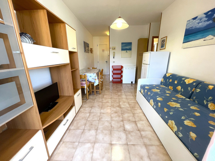Dining room 3, Chic Retreat for Your Holidays in Bibione, Venezia