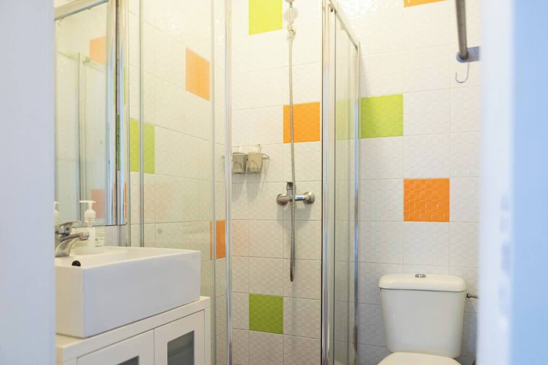 Bathroom 3, Clerigos Studio Apts, Porto
