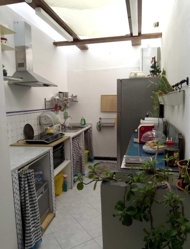 Private kitchen 4, Spacious and Naturally Bright Bomboniera Rooftop Favors Apartment, Genova