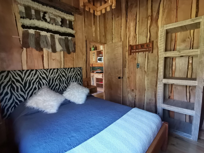 Bedroom 2, Wonderful Rustic Cabin 2, With Native Logs, on the Banks of the Trancura River, Cautín
