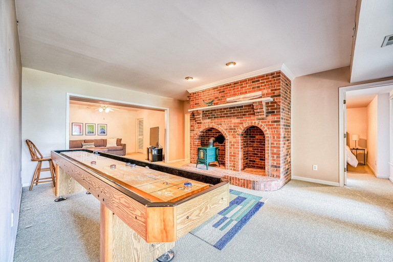 Living area 2, Lakefront Home in Private Location With Dock, Firepit, Game Room & Pickleball, Spotsylvania