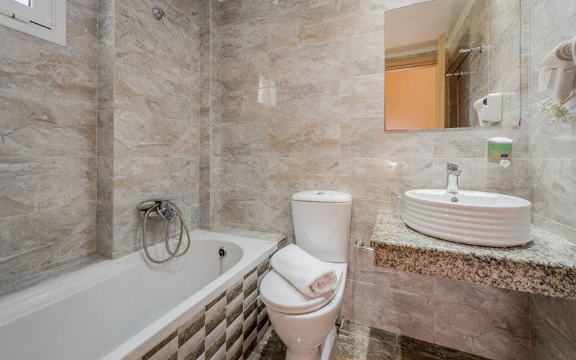 Bathroom 5, Denny's Inn Hotel, Ionian Islands