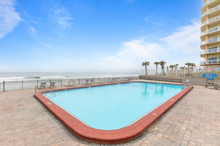 Pool 5, Oceanside Inn 606, Volusia