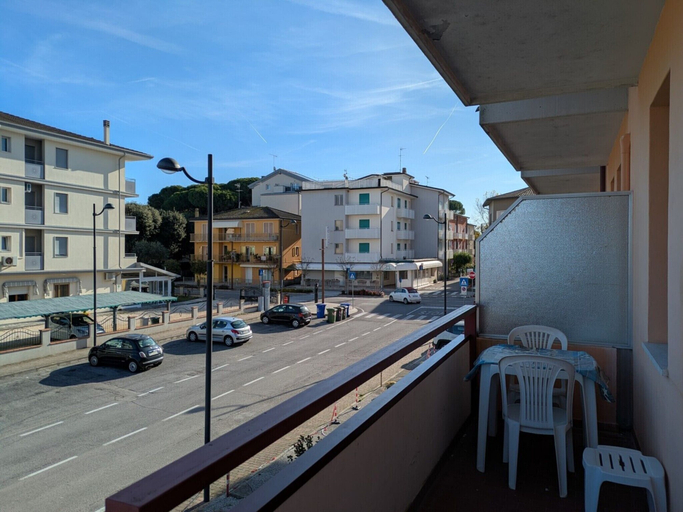 Balcony 2, Welcoming Property in Caorle, Venezia